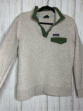 Patagonia Cream Cotton Quilted Pullover with 3/4 snap Green Trim
